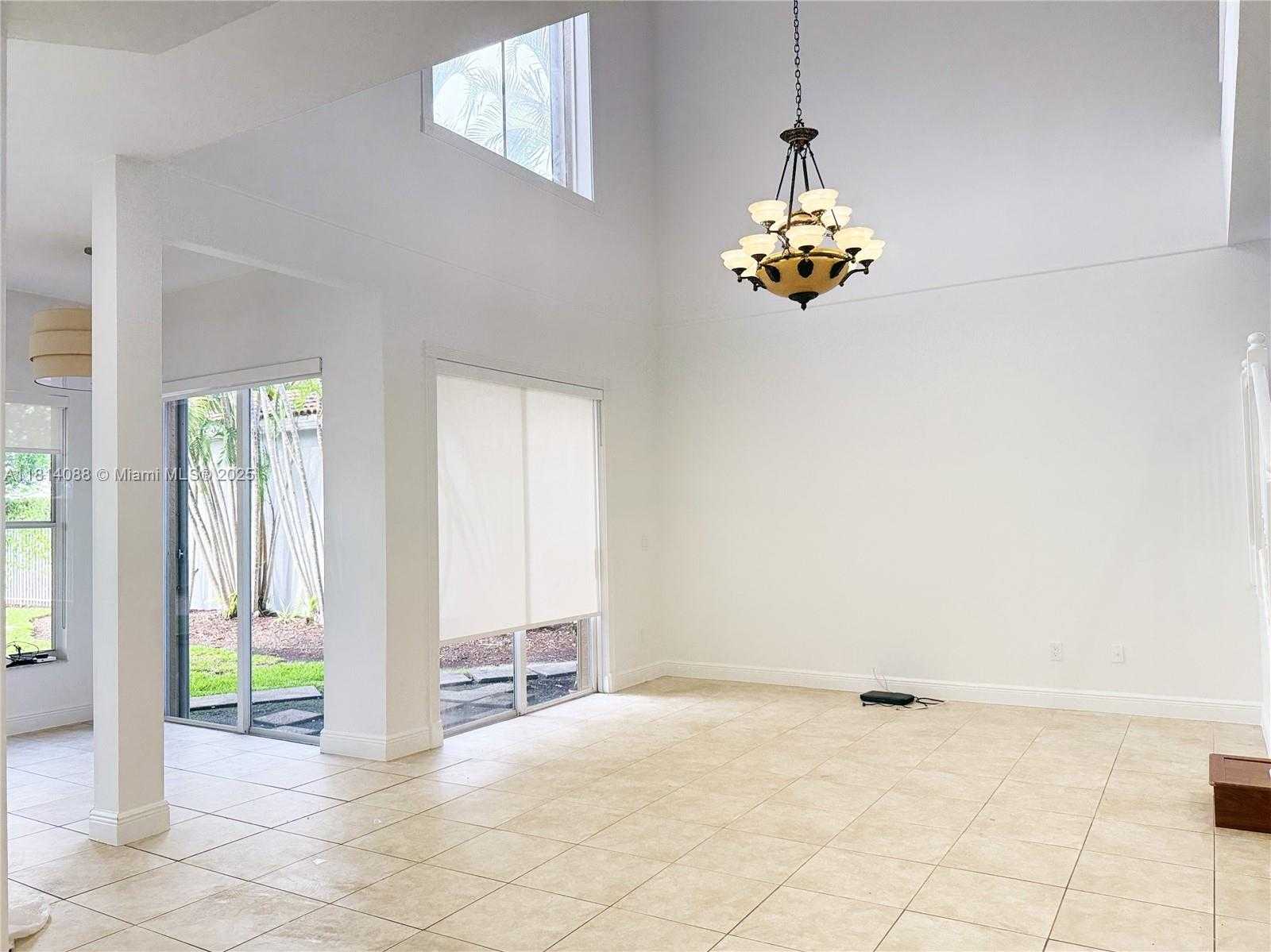 Small Image of 1621 DIPLOMAT DR, Miami Number 29