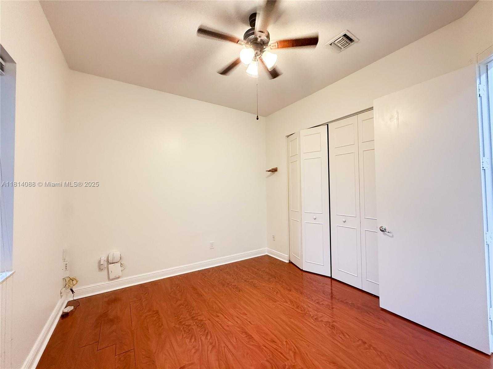 Small Image of 1621 DIPLOMAT DR, Miami Number 30