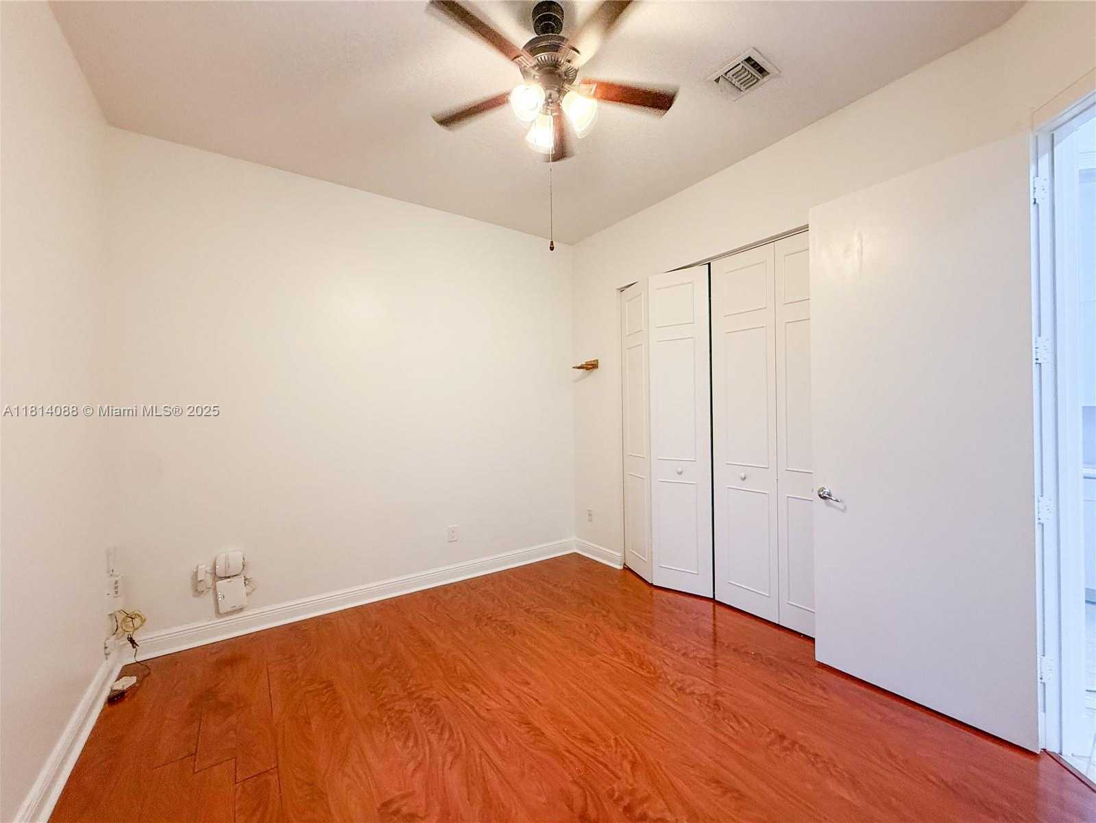 Small Image of 1621 DIPLOMAT DR, Miami Number 31