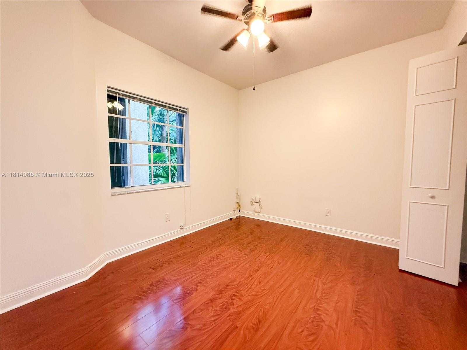 Small Image of 1621 DIPLOMAT DR, Miami Number 32