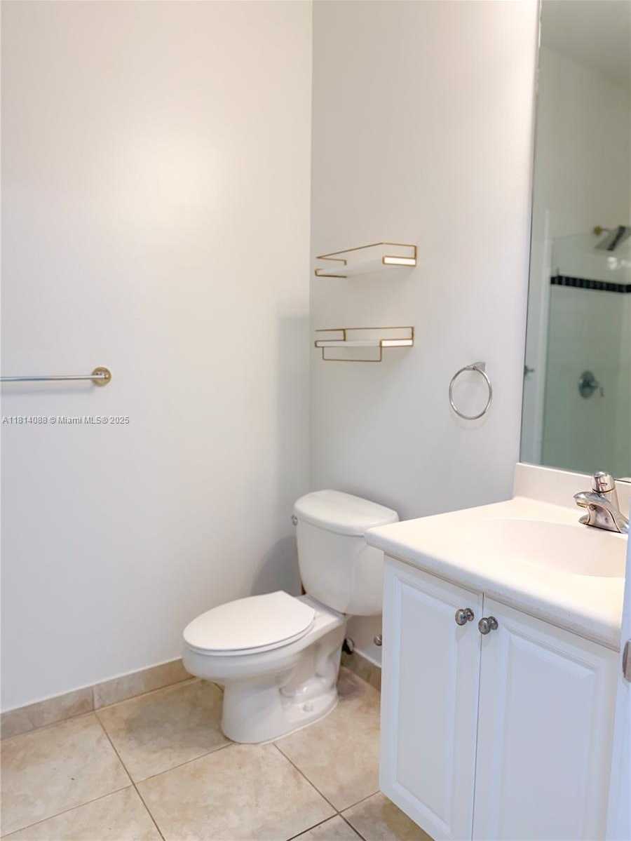 Small Image of 1621 DIPLOMAT DR, Miami Number 33