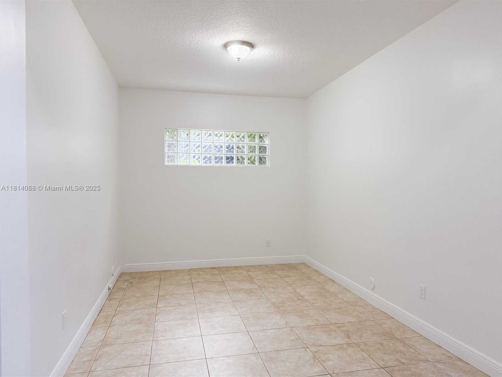 Small Image of 1621 DIPLOMAT DR, Miami Number 35
