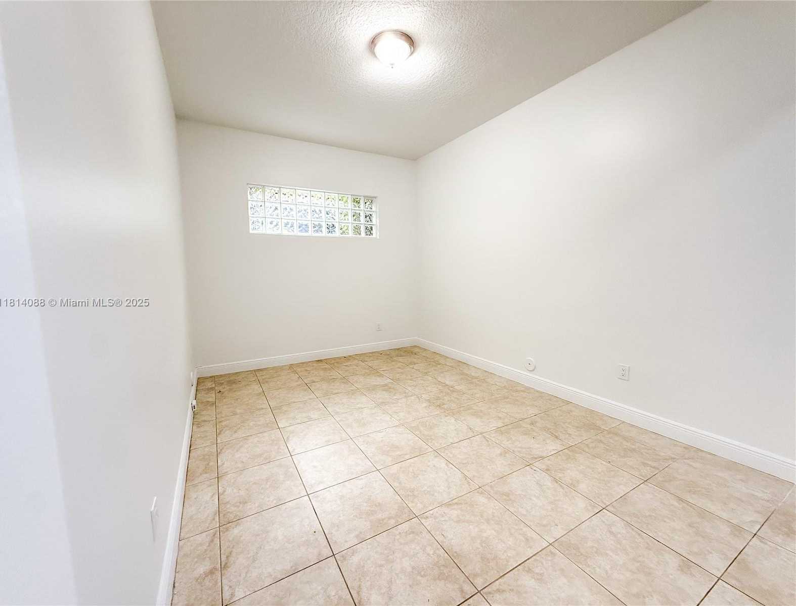 Small Image of 1621 DIPLOMAT DR, Miami Number 36