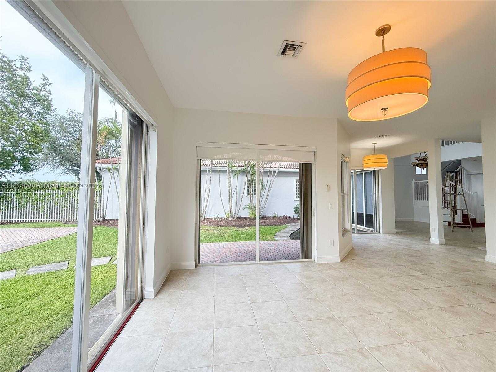 Small Image of 1621 DIPLOMAT DR, Miami Number 40