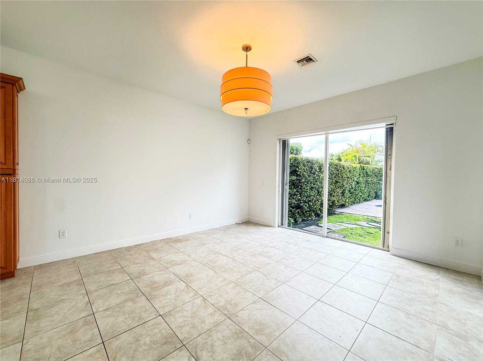 Small Image of 1621 DIPLOMAT DR, Miami Number 41