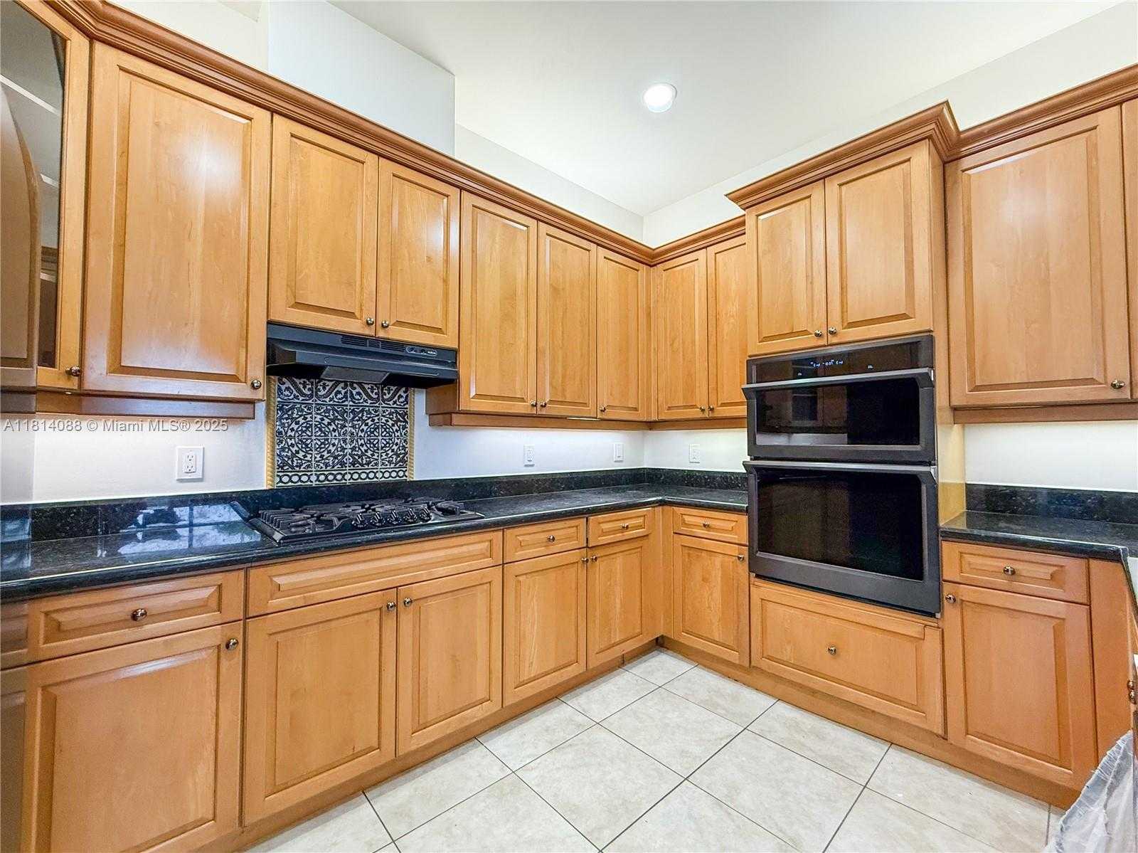 Small Image of 1621 DIPLOMAT DR, Miami Number 43