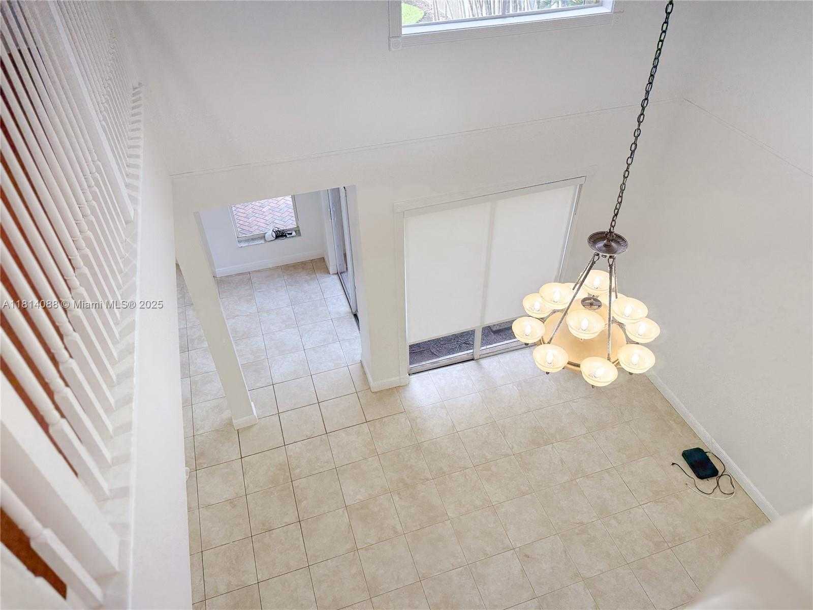 Small Image of 1621 DIPLOMAT DR, Miami Number 44