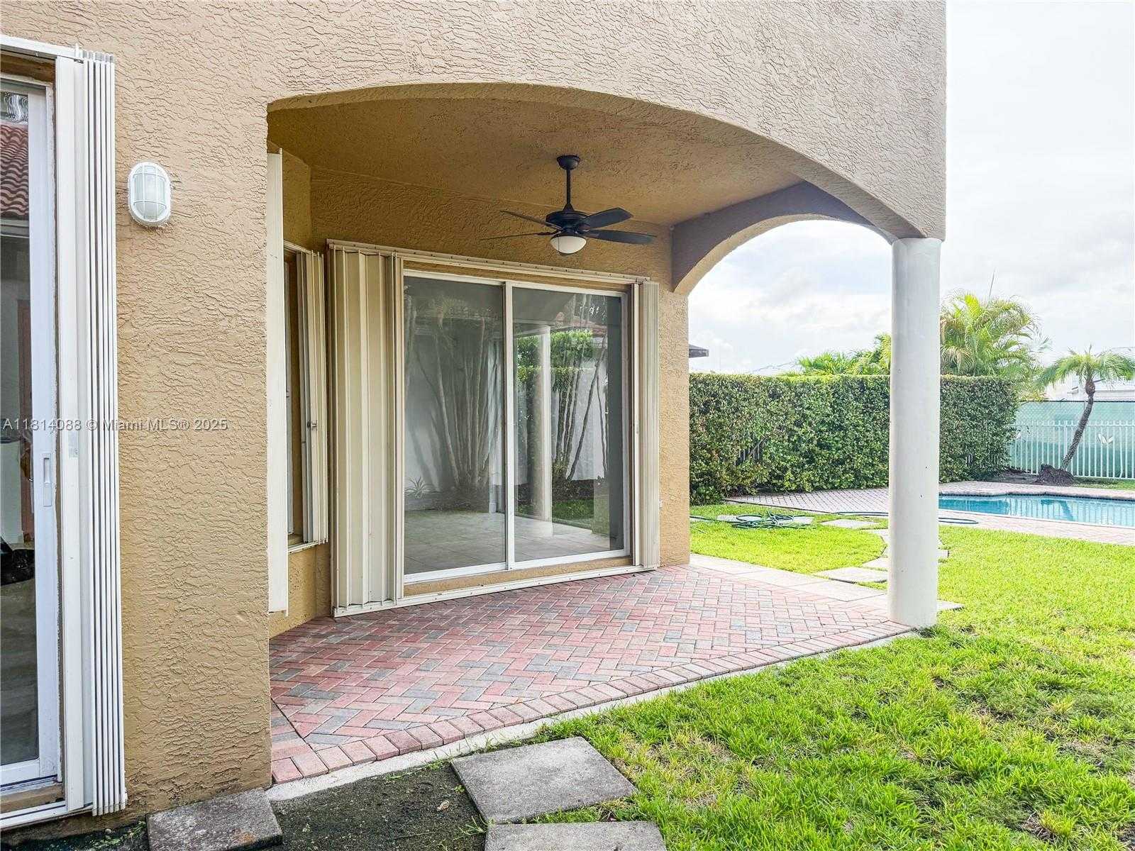 Small Image of 1621 DIPLOMAT DR, Miami Number 47