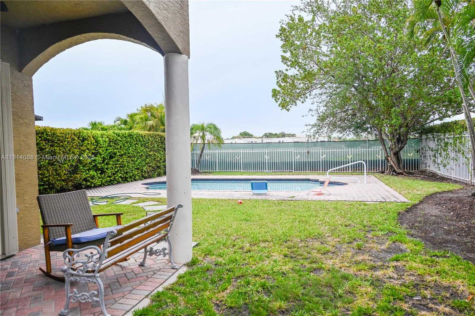 Small Image of 1621 DIPLOMAT DR, Miami Number 49