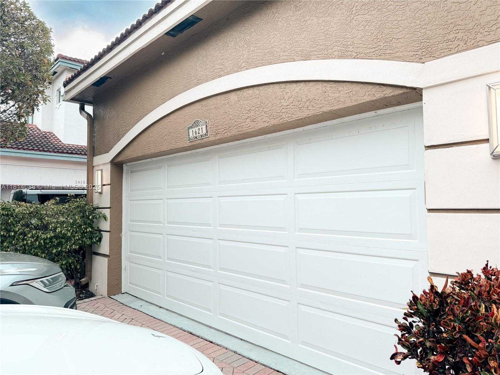 Small Image of 1621 DIPLOMAT DR, Miami Number 50