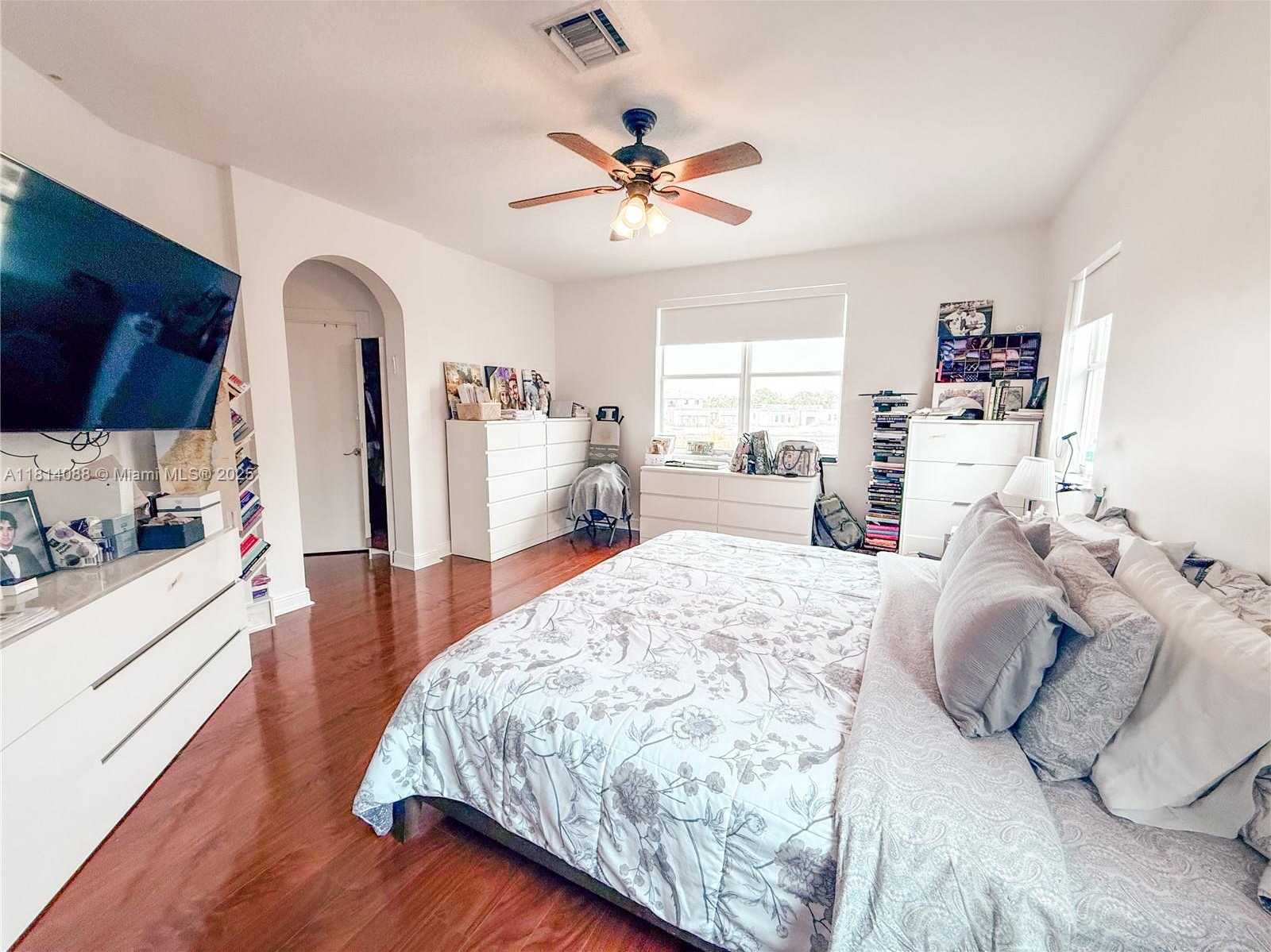 Small Image of 1621 DIPLOMAT DR, Miami Number 51