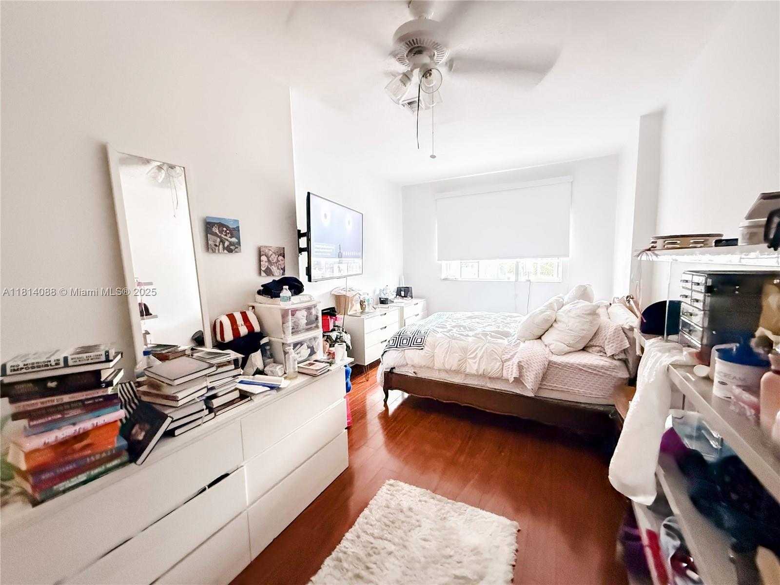 Small Image of 1621 DIPLOMAT DR, Miami Number 55