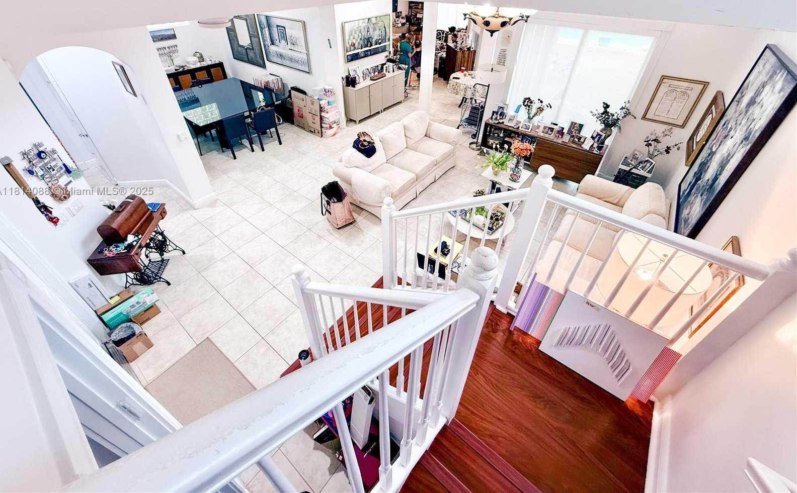 Small Image of 1621 DIPLOMAT DR, Miami Number 56
