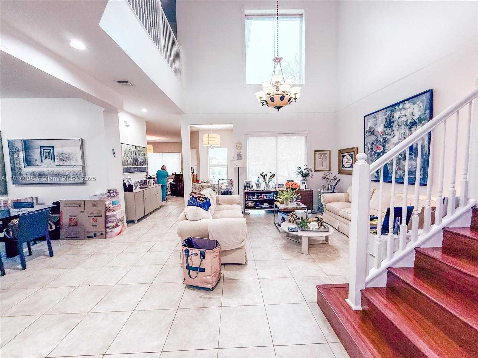 Small Image of 1621 DIPLOMAT DR, Miami Number 57