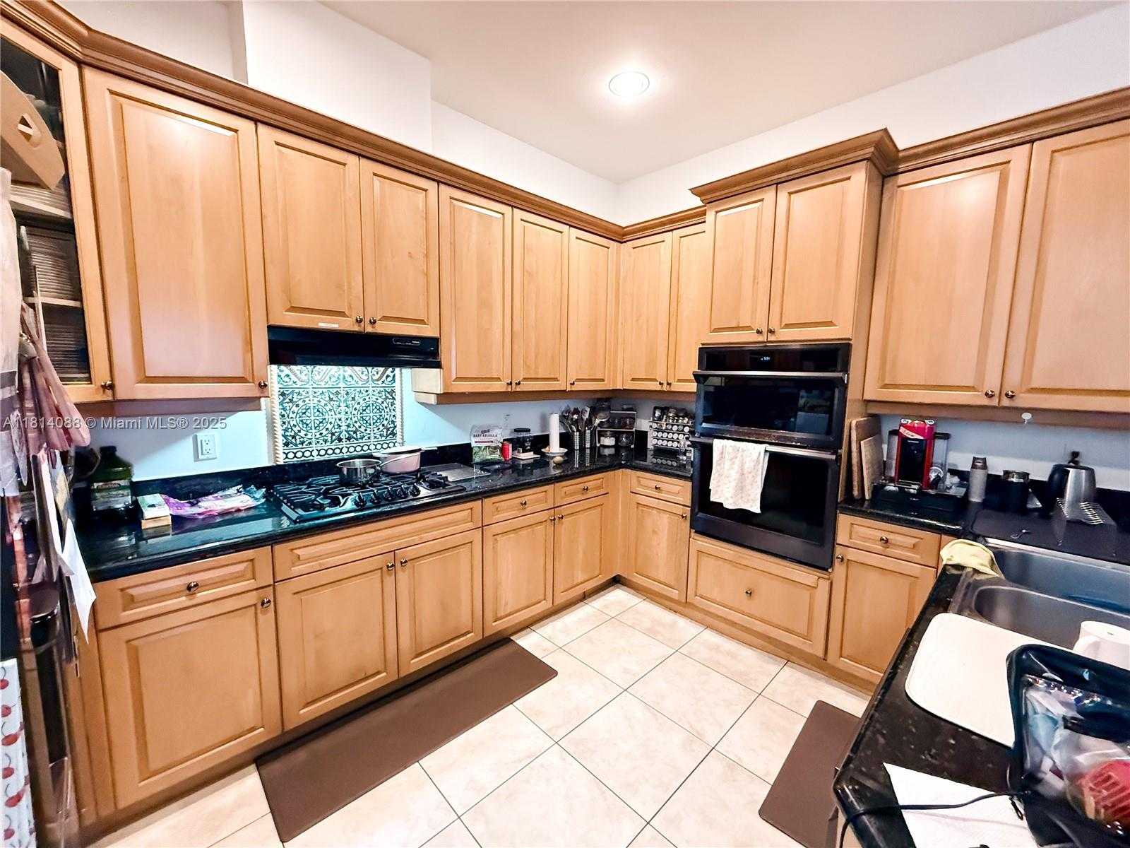Small Image of 1621 DIPLOMAT DR, Miami Number 58