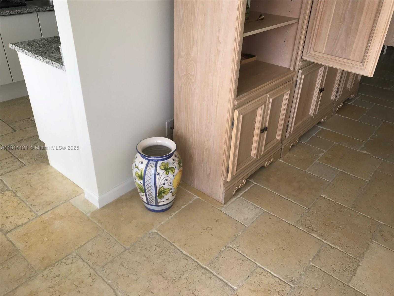 Small Image of 7000 ISLAND BLVD #1608, Aventura Number 5