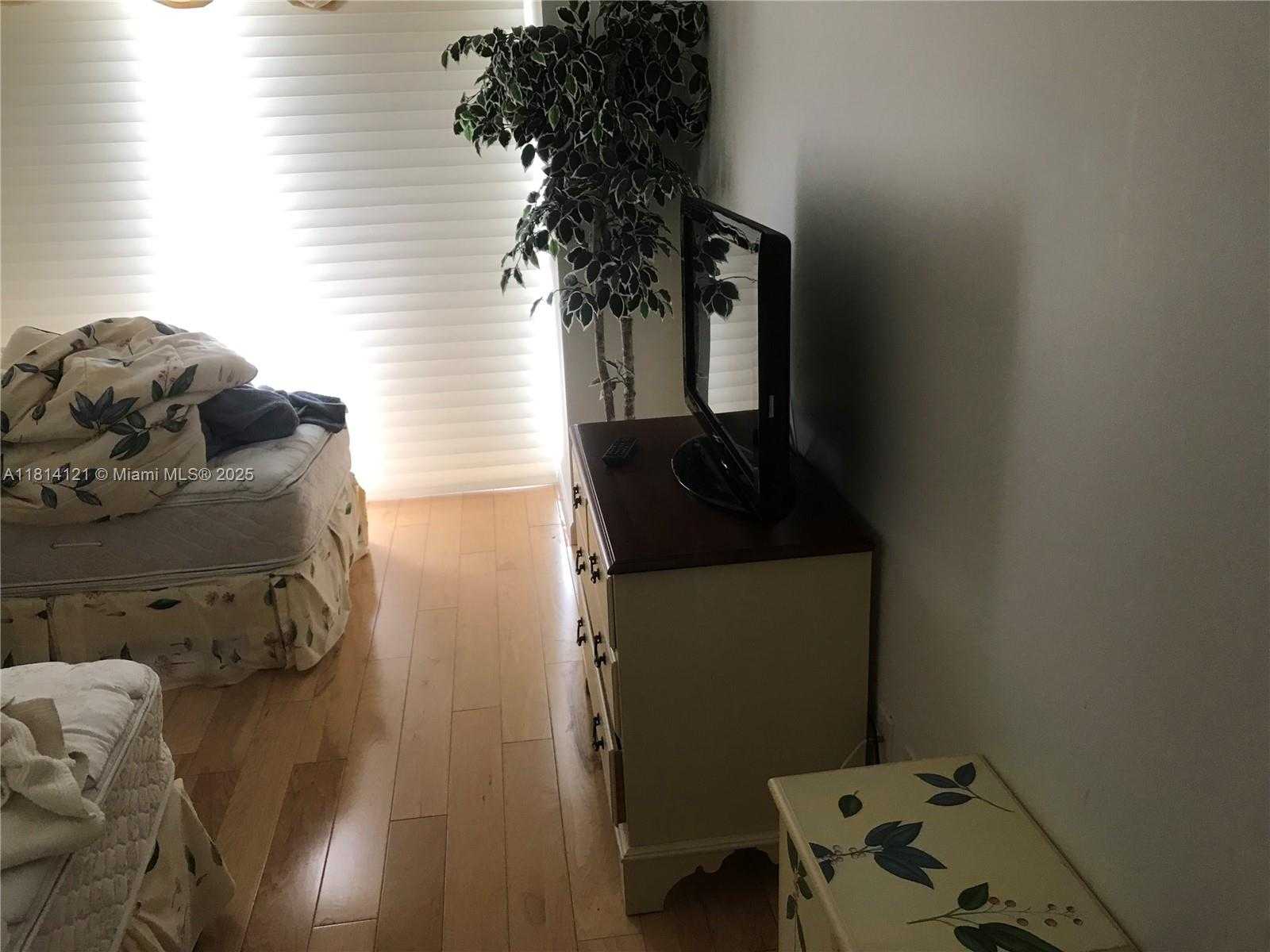 Small Image of 7000 ISLAND BLVD #1608, Aventura Number 9