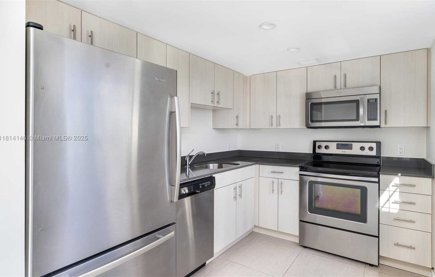 Small Image of 910 WEST AVE #0236, Miami Beach Number 2