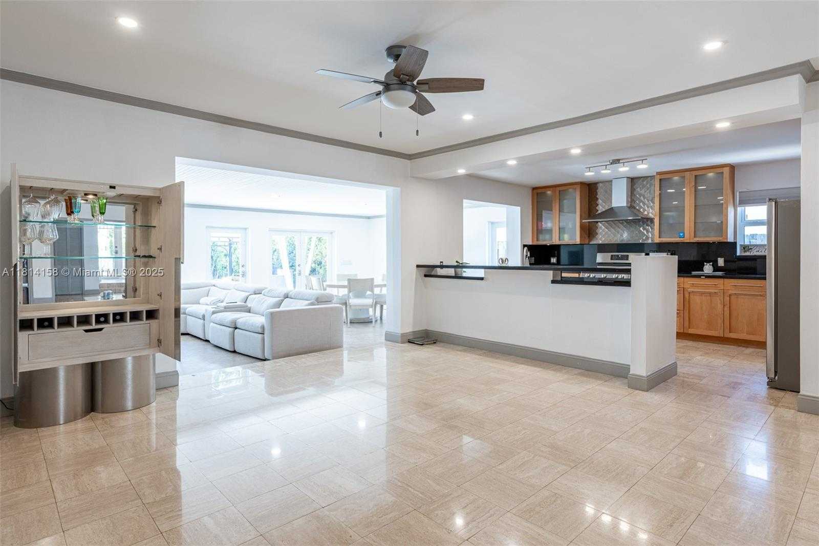 Small Image of 1430 STILLWATER DR #1430, Miami Beach Number 12