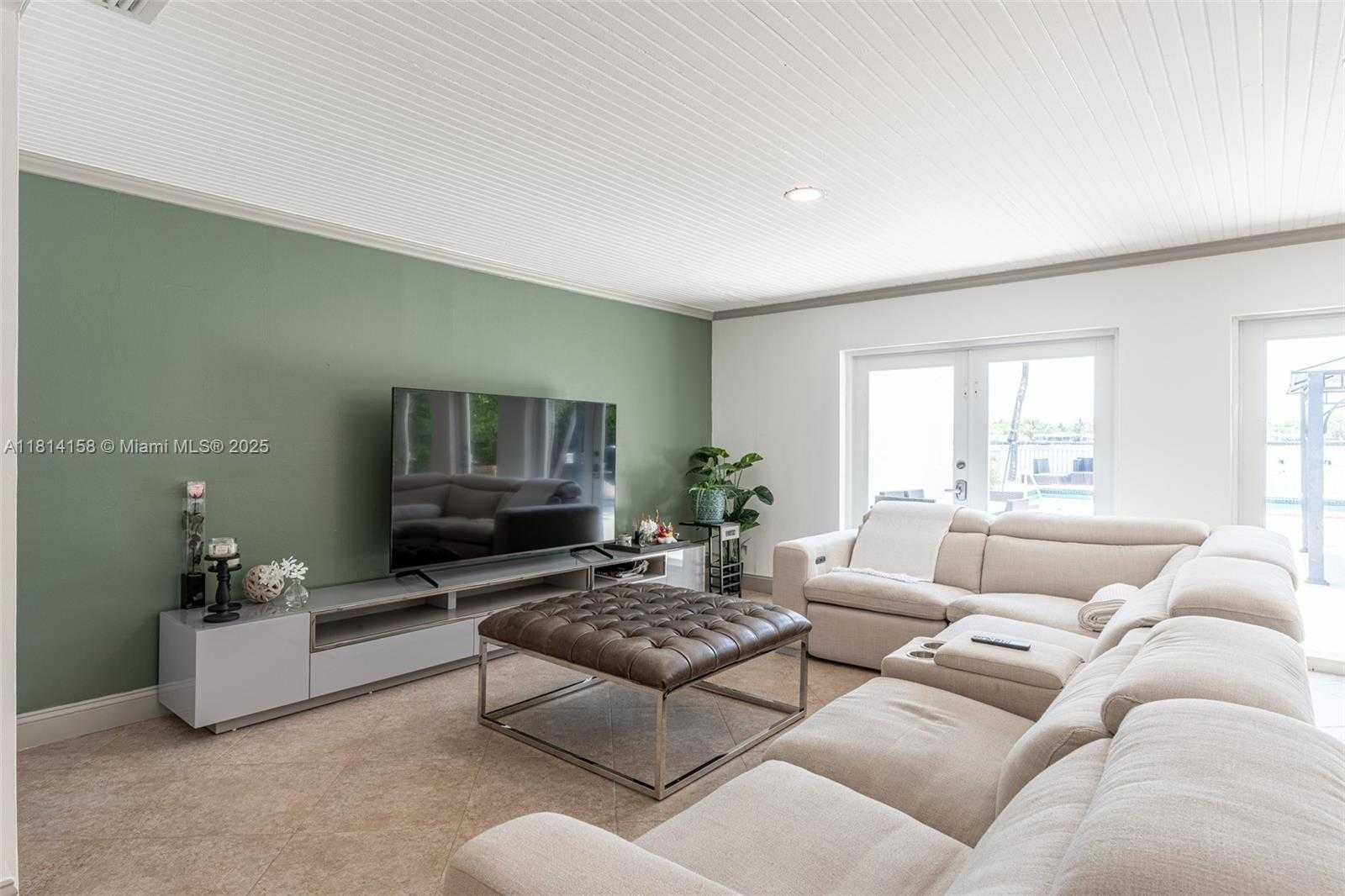 Small Image of 1430 STILLWATER DR #1430, Miami Beach Number 17
