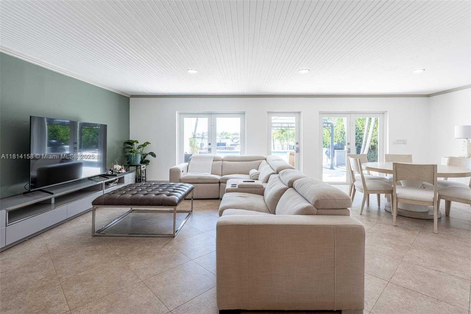 Small Image of 1430 STILLWATER DR #1430, Miami Beach Number 18