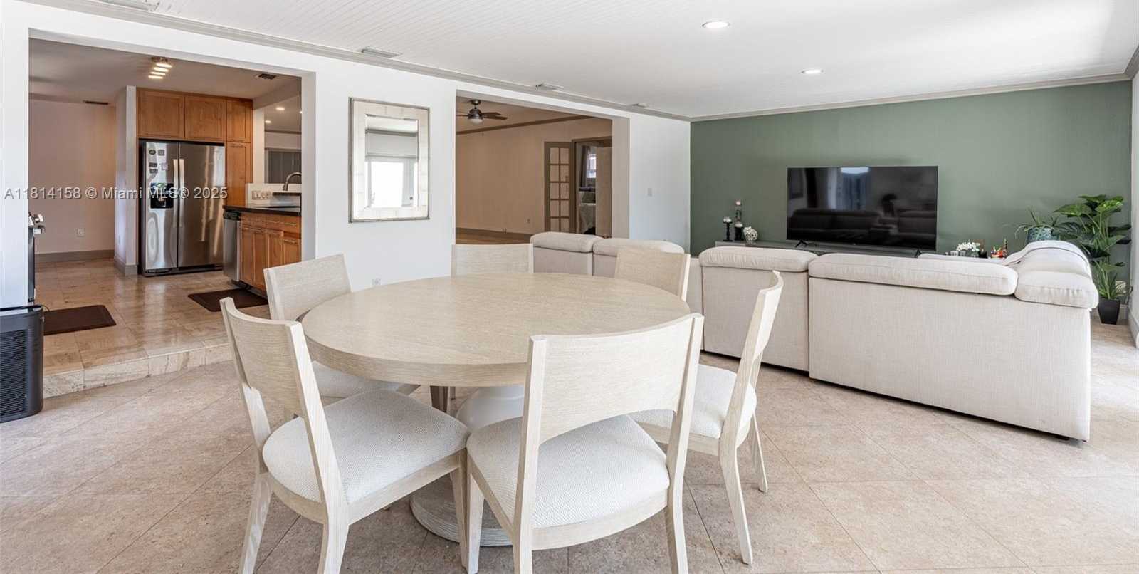 Small Image of 1430 STILLWATER DR #1430, Miami Beach Number 20