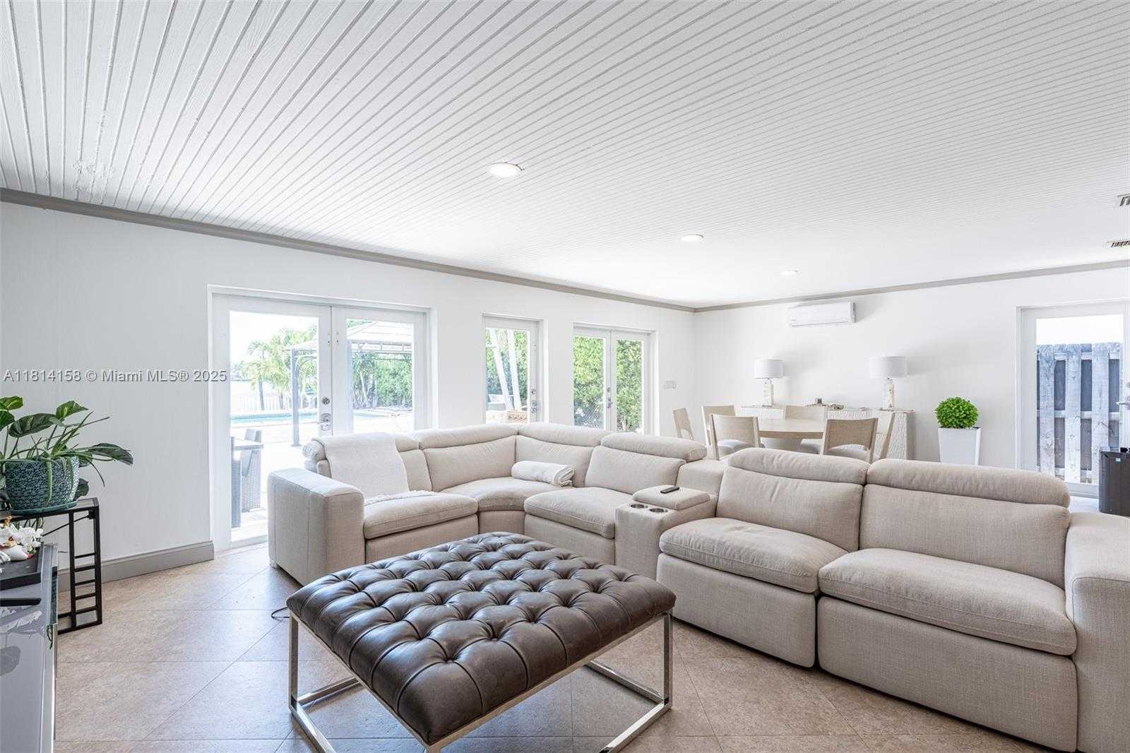 Small Image of 1430 STILLWATER DR #1430, Miami Beach Number 21