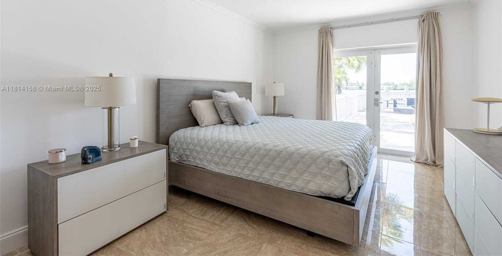 Small Image of 1430 STILLWATER DR #1430, Miami Beach Number 24