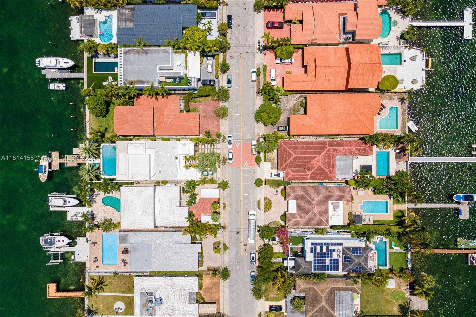 Small Image of 1430 STILLWATER DR #1430, Miami Beach Number 3