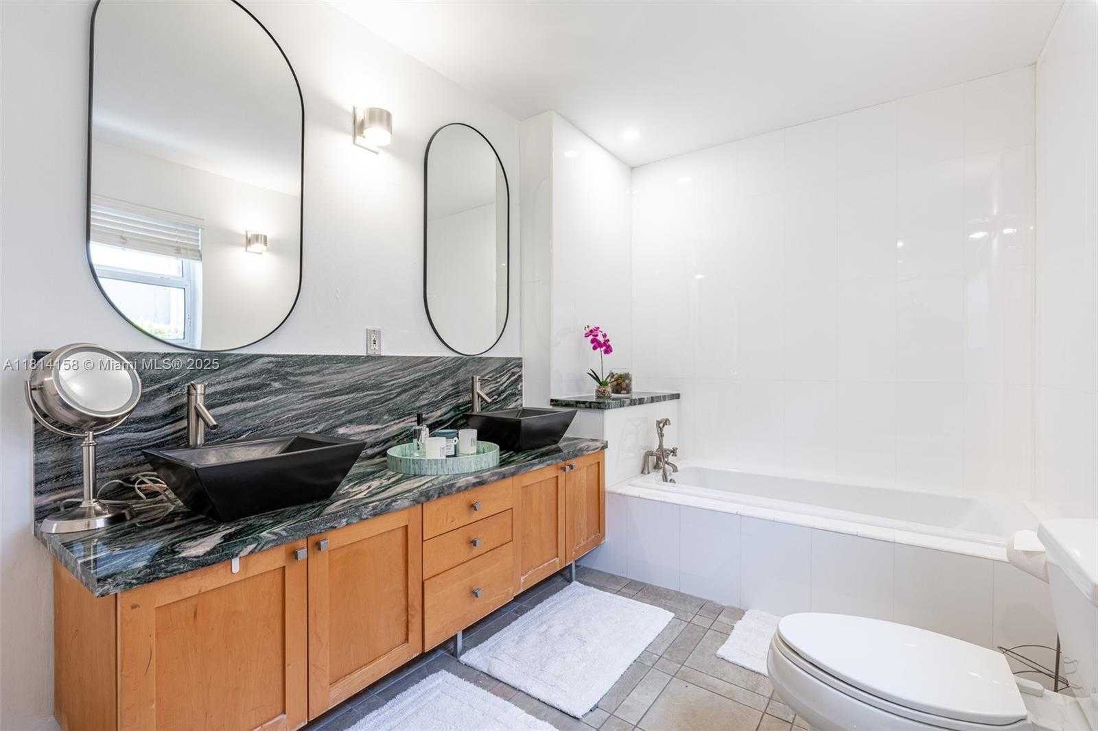 Small Image of 1430 STILLWATER DR #1430, Miami Beach Number 32