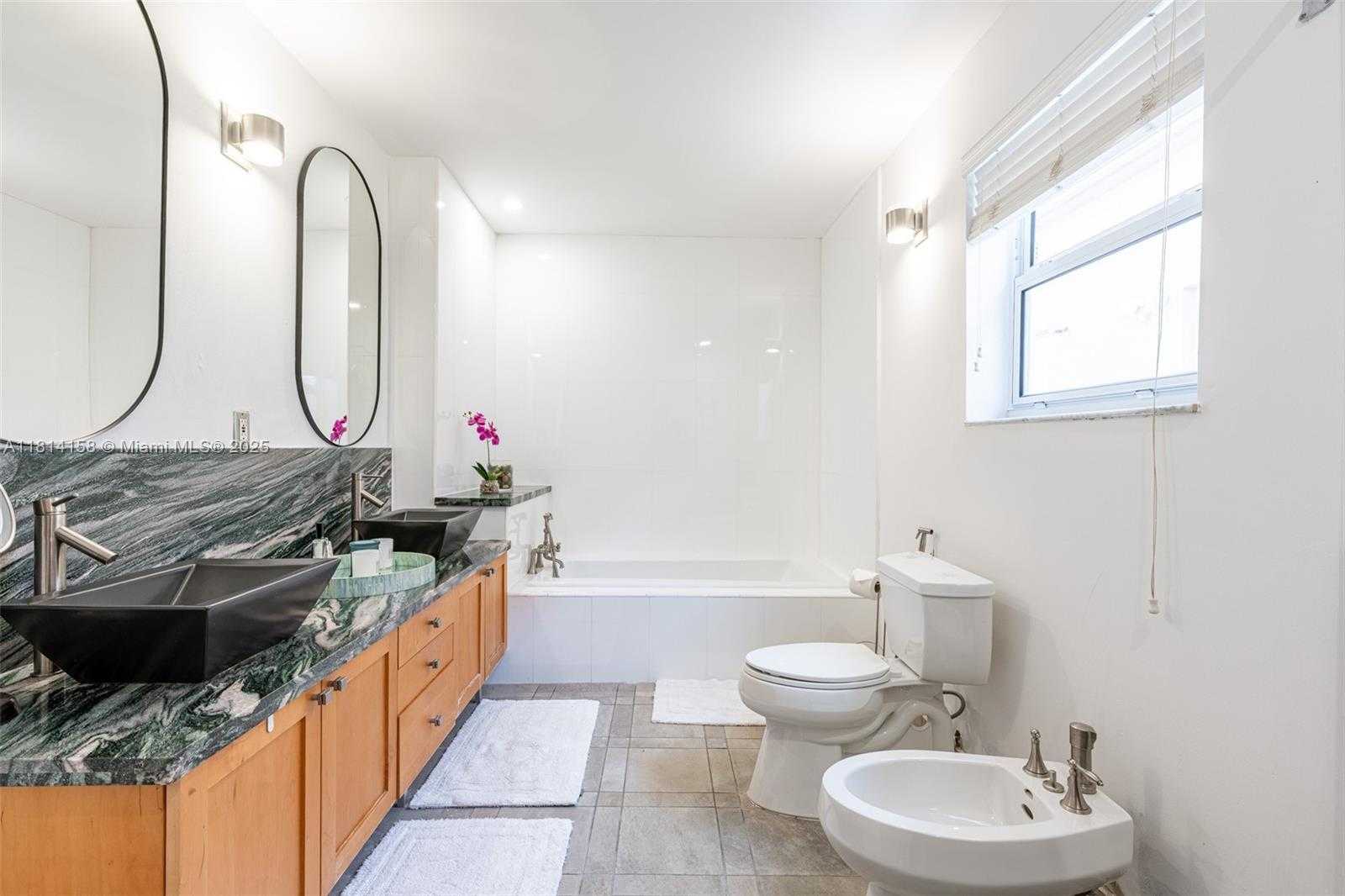 Small Image of 1430 STILLWATER DR #1430, Miami Beach Number 33