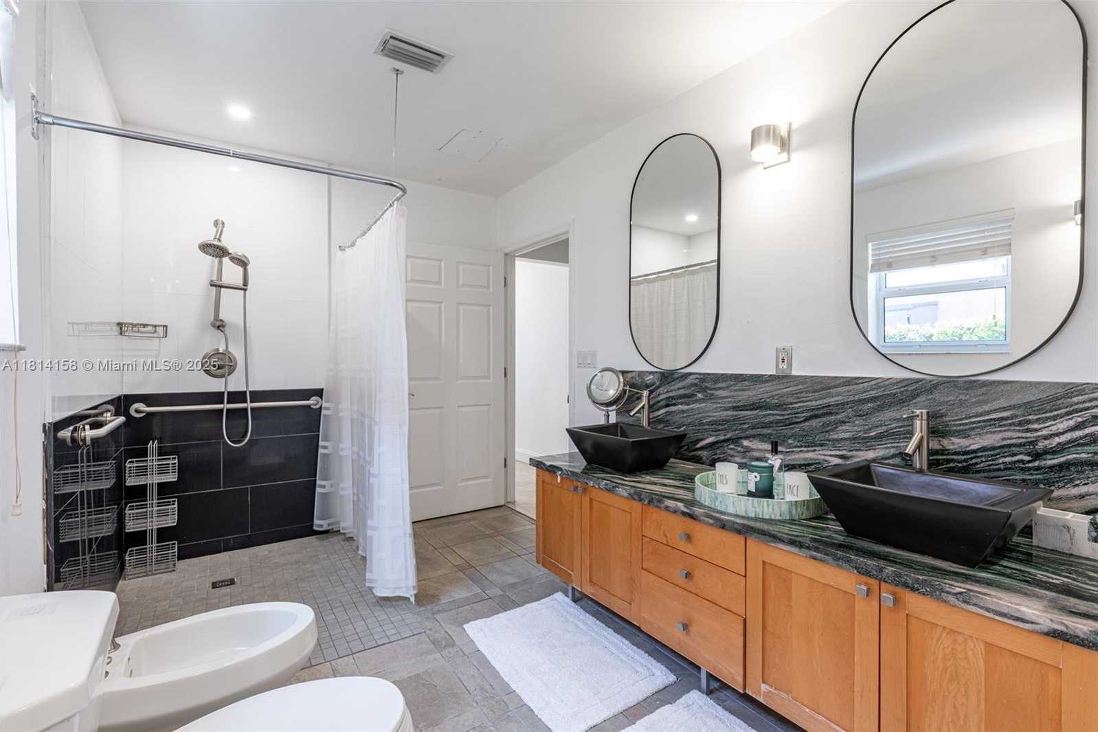 Small Image of 1430 STILLWATER DR #1430, Miami Beach Number 34