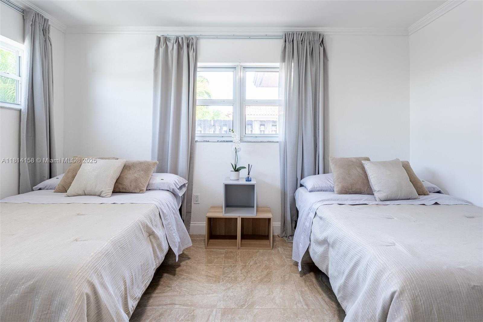 Small Image of 1430 STILLWATER DR #1430, Miami Beach Number 36