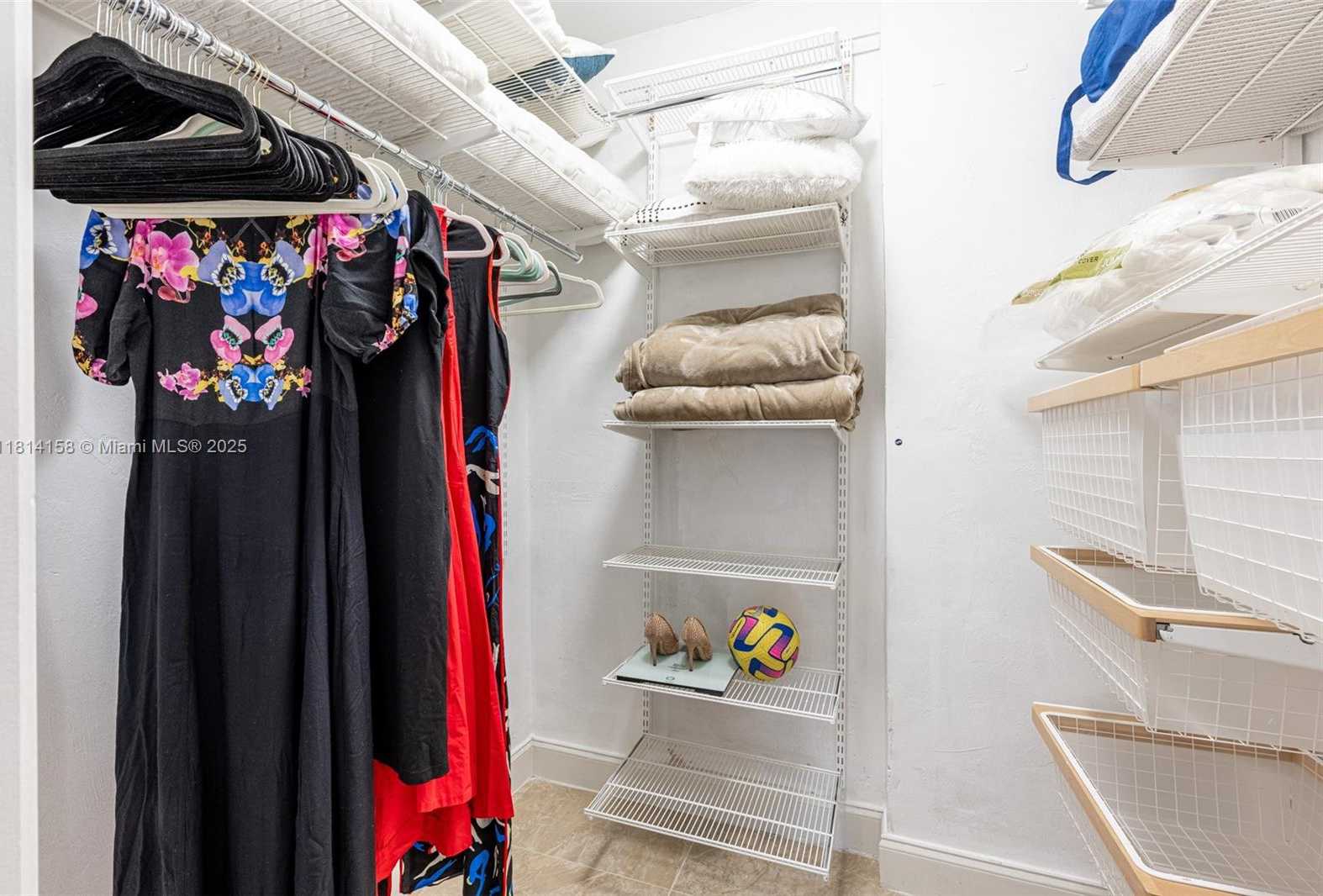 Small Image of 1430 STILLWATER DR #1430, Miami Beach Number 39