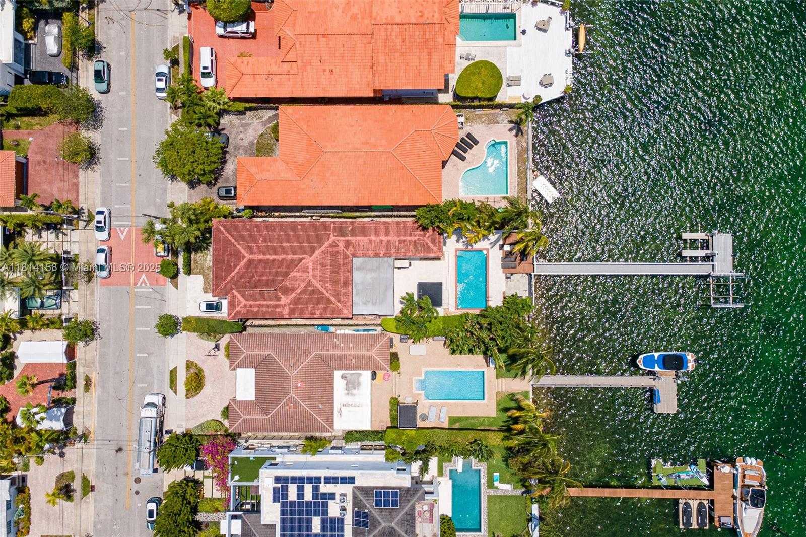 Small Image of 1430 STILLWATER DR #1430, Miami Beach Number 4