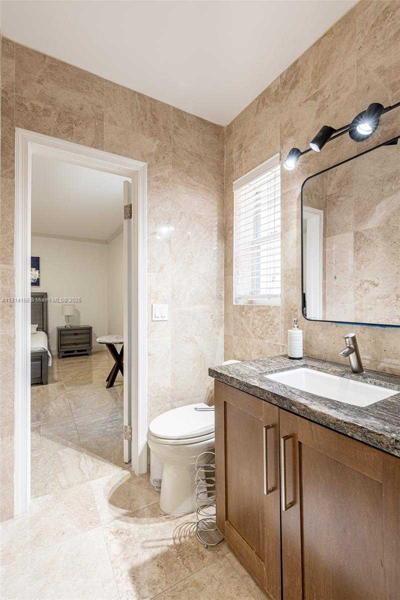 Small Image of 1430 STILLWATER DR #1430, Miami Beach Number 46