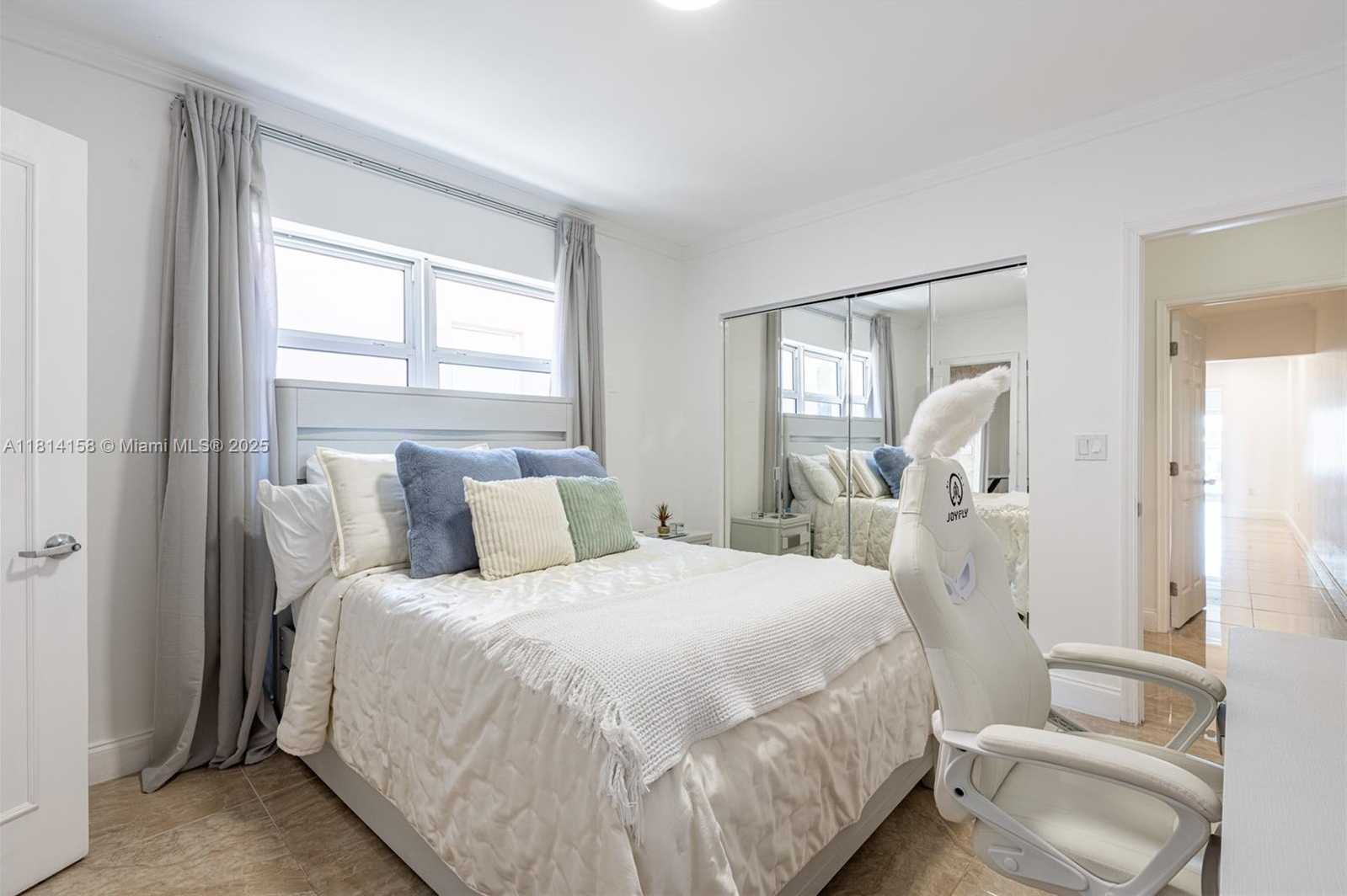 Small Image of 1430 STILLWATER DR #1430, Miami Beach Number 48