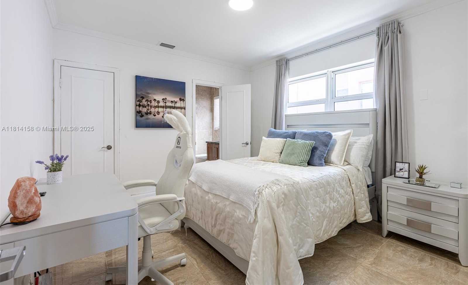 Small Image of 1430 STILLWATER DR #1430, Miami Beach Number 49