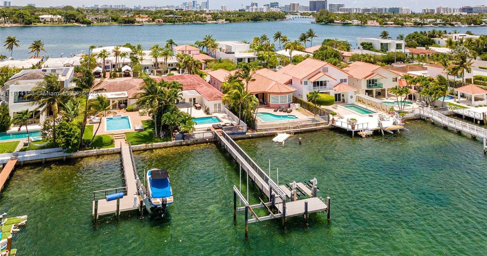 Small Image of 1430 STILLWATER DR #1430, Miami Beach Number 5