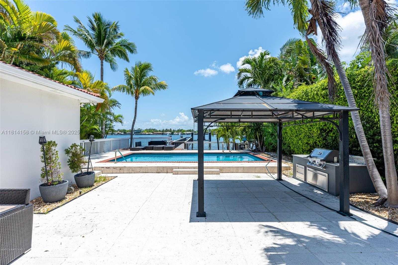 Small Image of 1430 STILLWATER DR #1430, Miami Beach Number 51