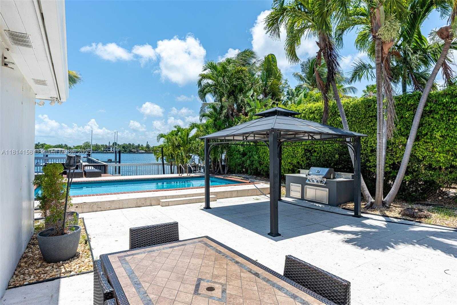 Small Image of 1430 STILLWATER DR #1430, Miami Beach Number 52