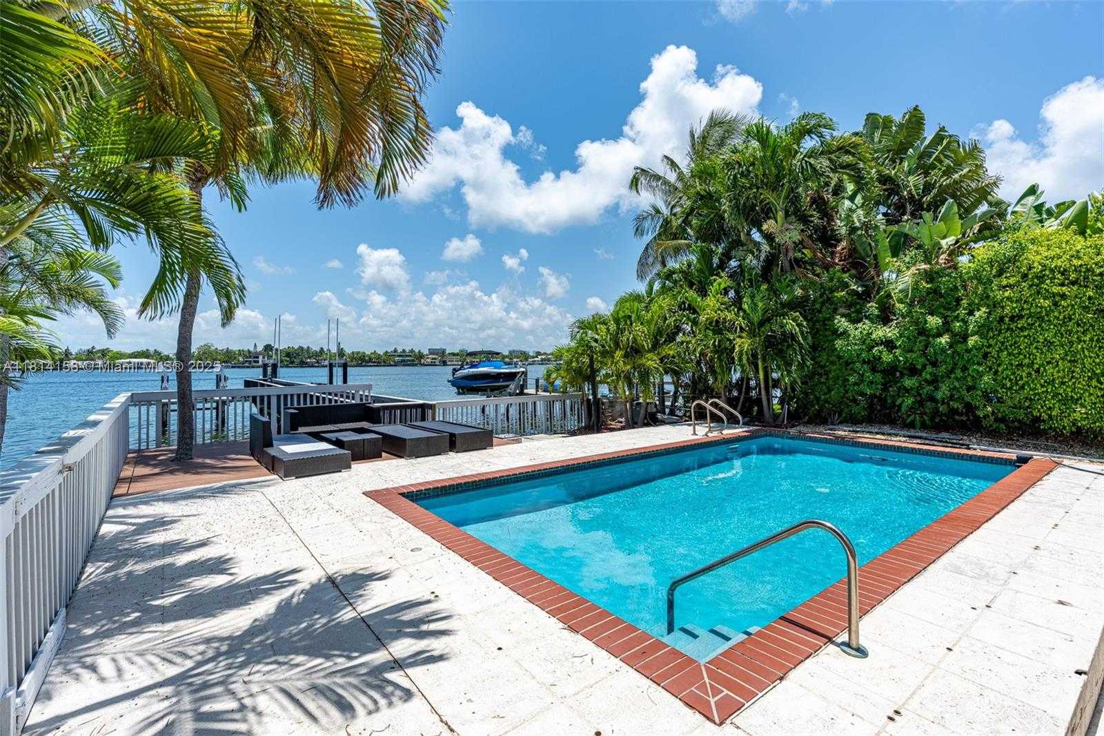 Small Image of 1430 STILLWATER DR #1430, Miami Beach Number 54