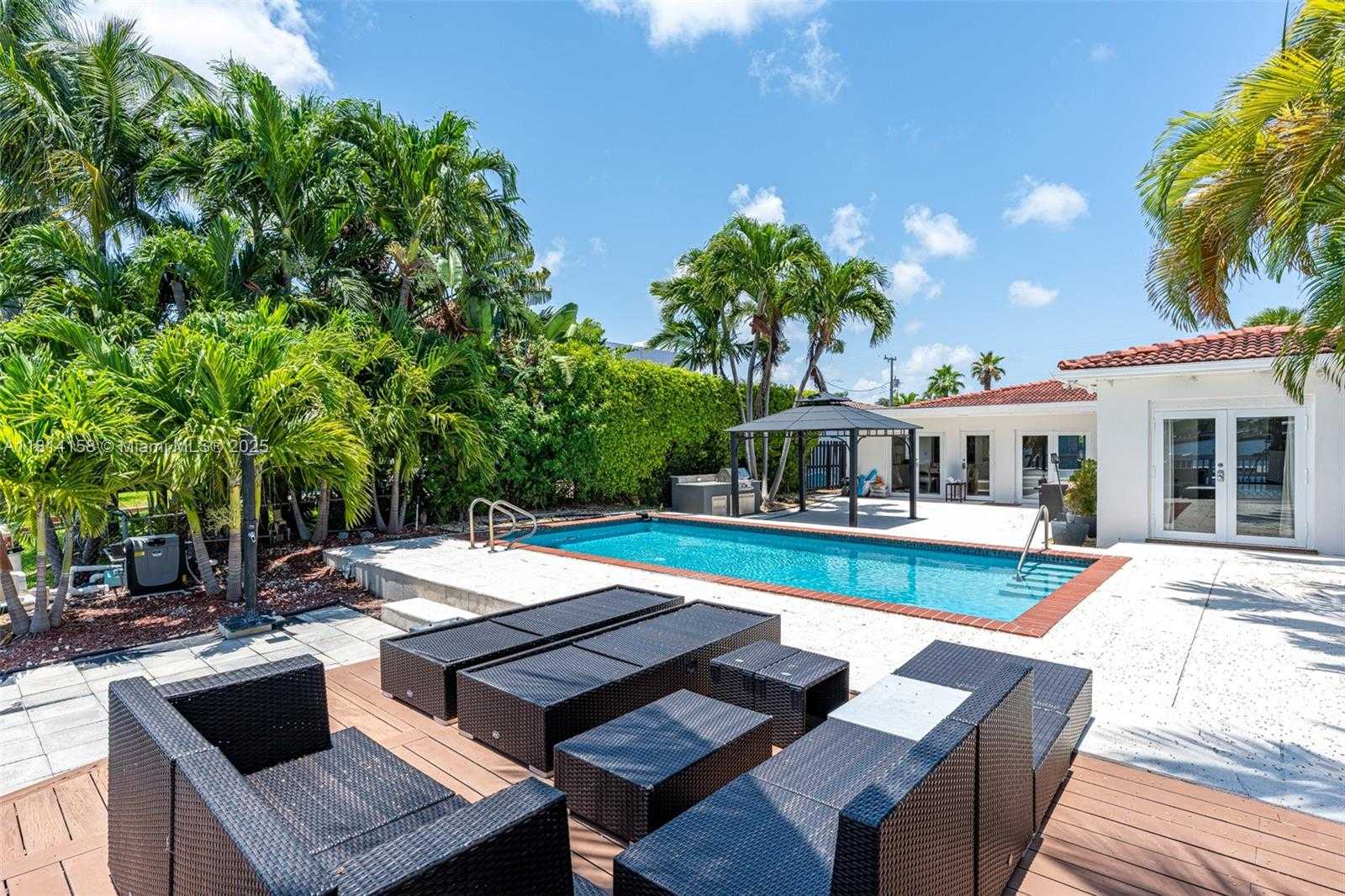 Small Image of 1430 STILLWATER DR #1430, Miami Beach Number 57