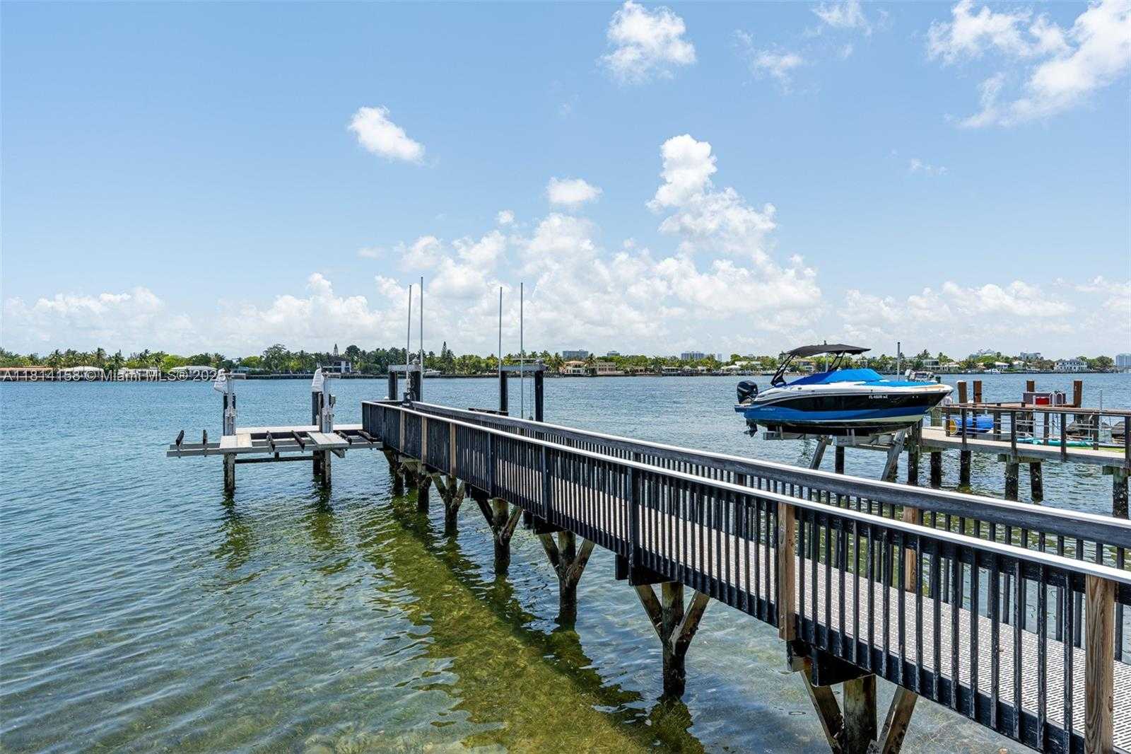 Small Image of 1430 STILLWATER DR #1430, Miami Beach Number 58