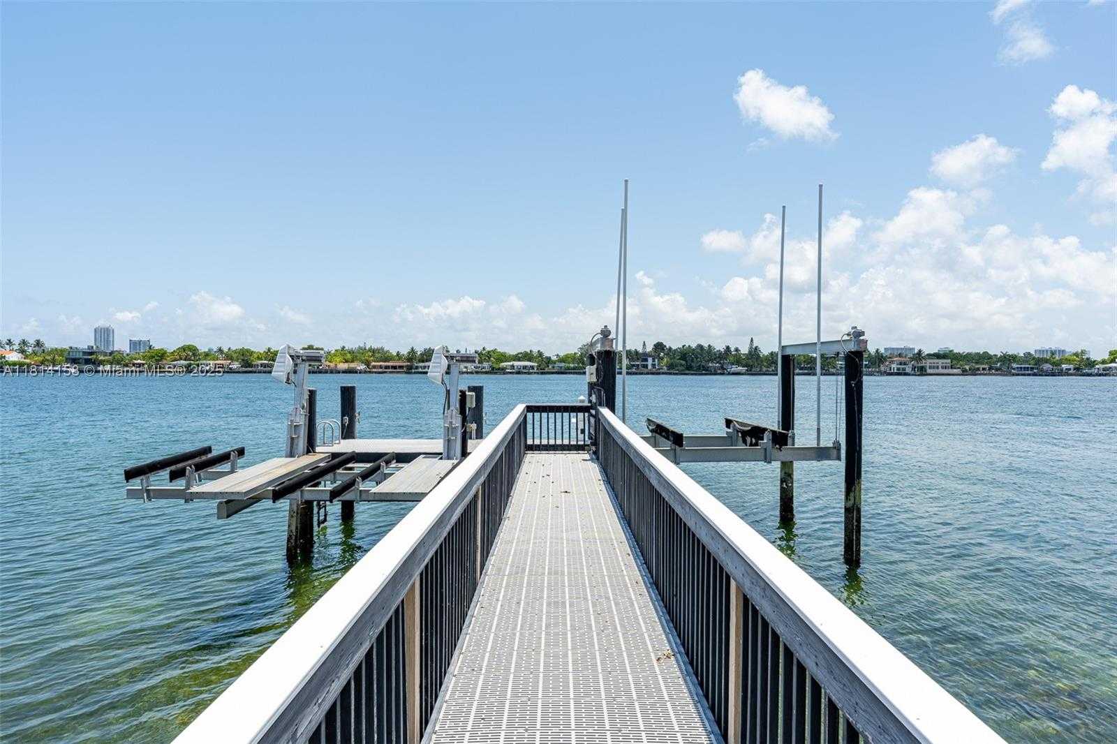 Small Image of 1430 STILLWATER DR #1430, Miami Beach Number 59