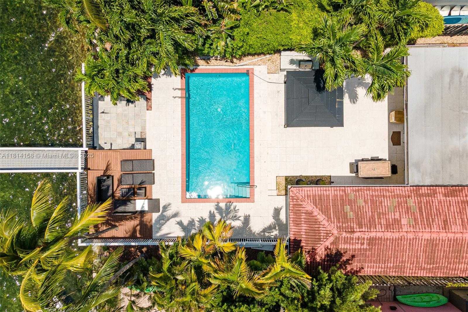 Small Image of 1430 STILLWATER DR #1430, Miami Beach Number 6