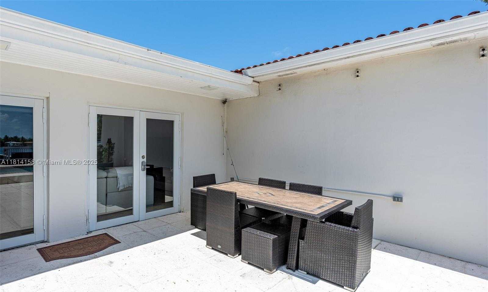 Small Image of 1430 STILLWATER DR #1430, Miami Beach Number 60