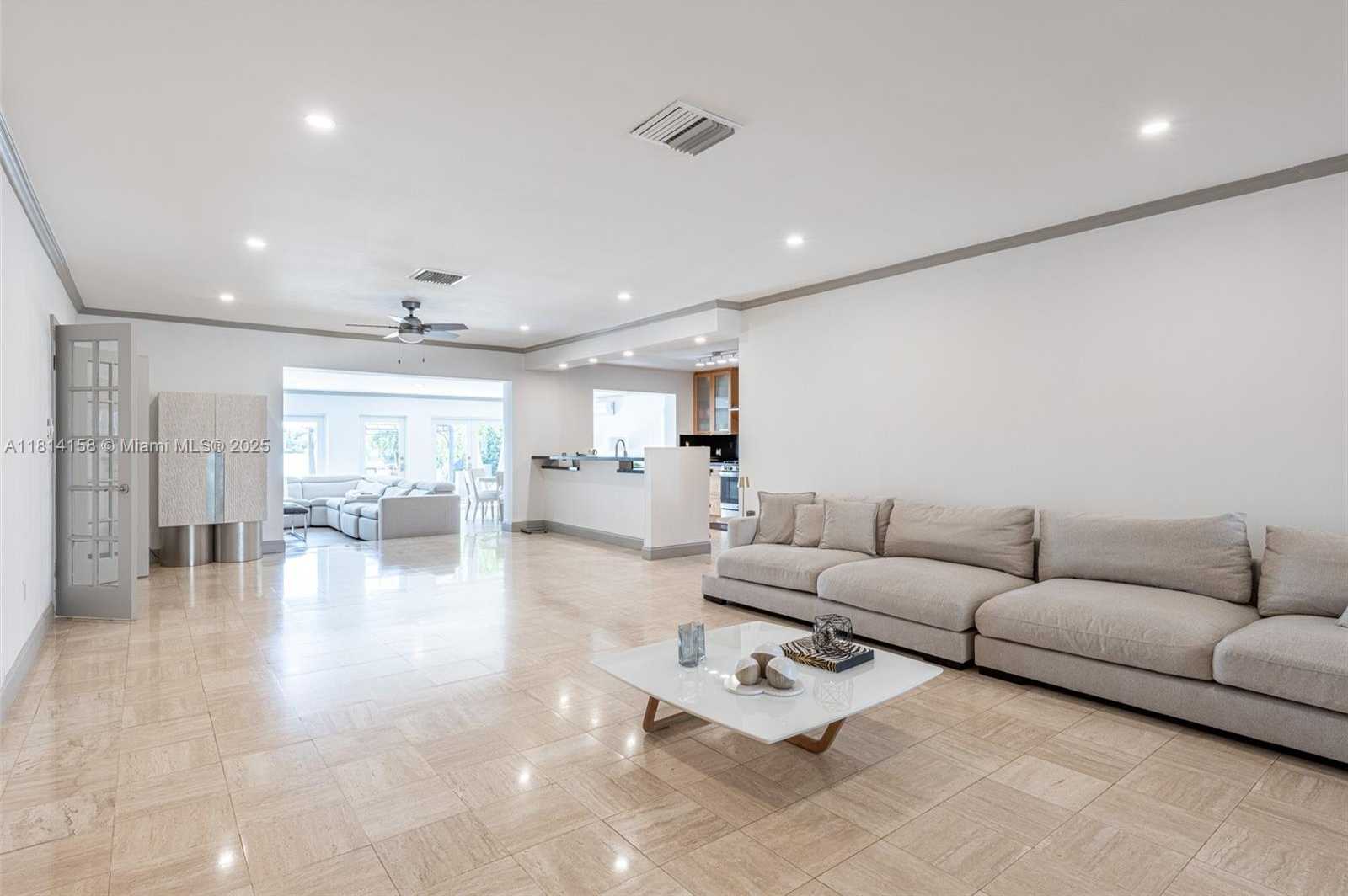 Small Image of 1430 STILLWATER DR #1430, Miami Beach Number 9
