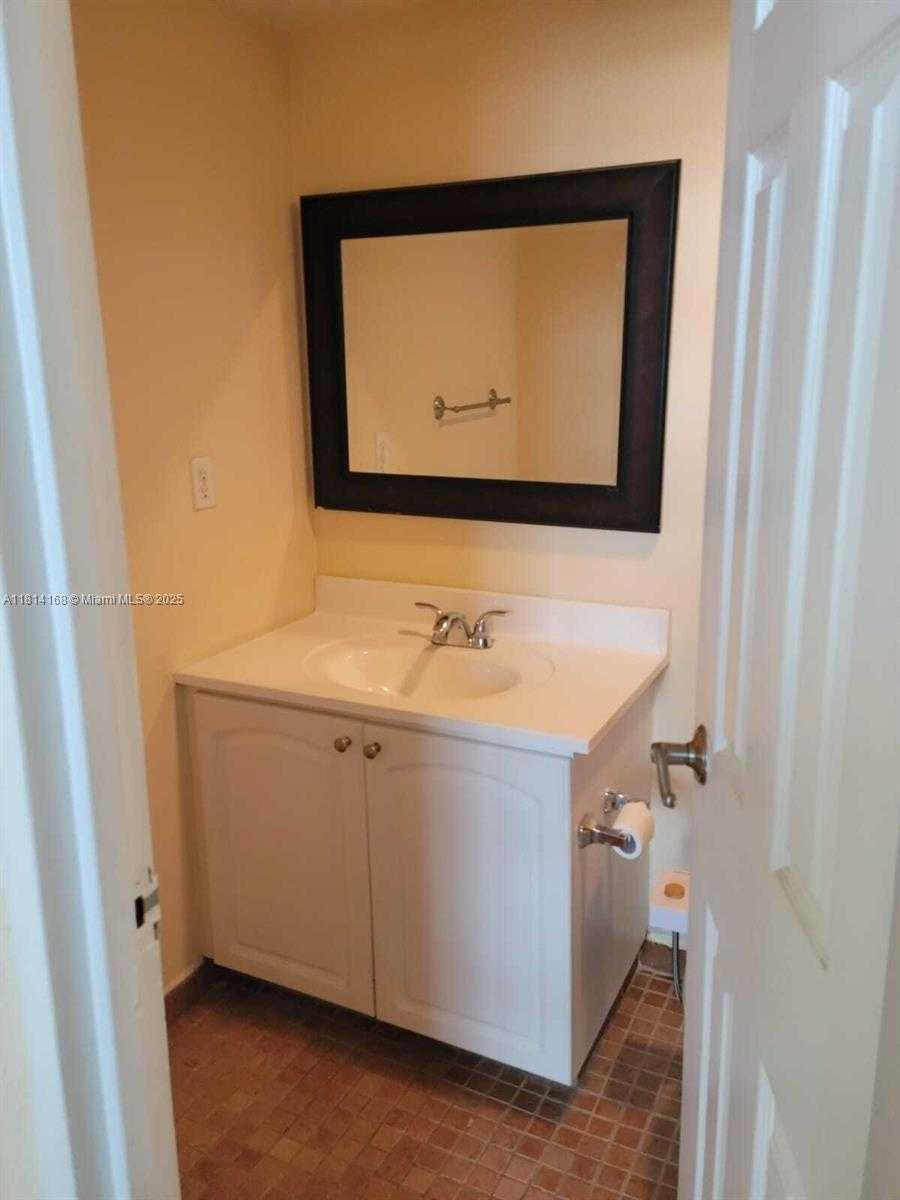 Small Image of 3801 SOUTH OCEAN DR #3A, Hollywood Number 10
