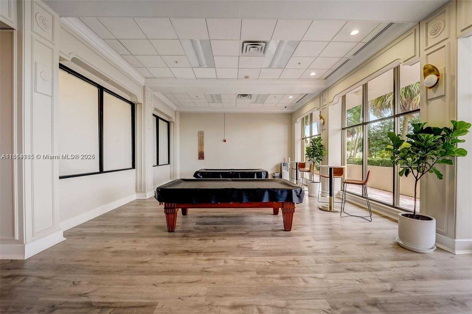 Small Image of 5600 COLLINS AVE #9M, Miami Beach Number 31